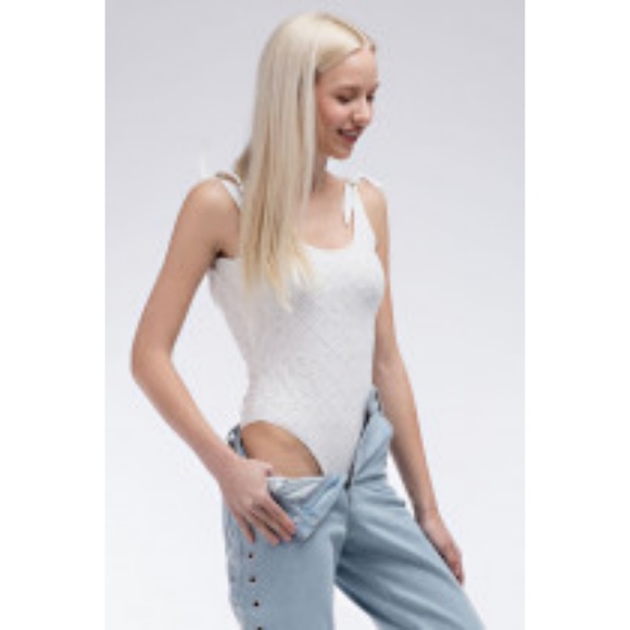 EYELET EMBROIDERED BODYSUIT - Picture 3 of 8